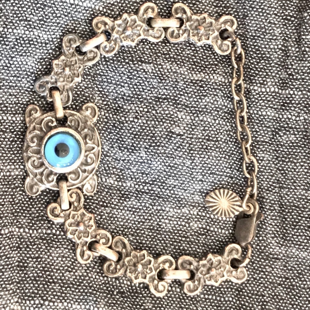 Eye bracelet